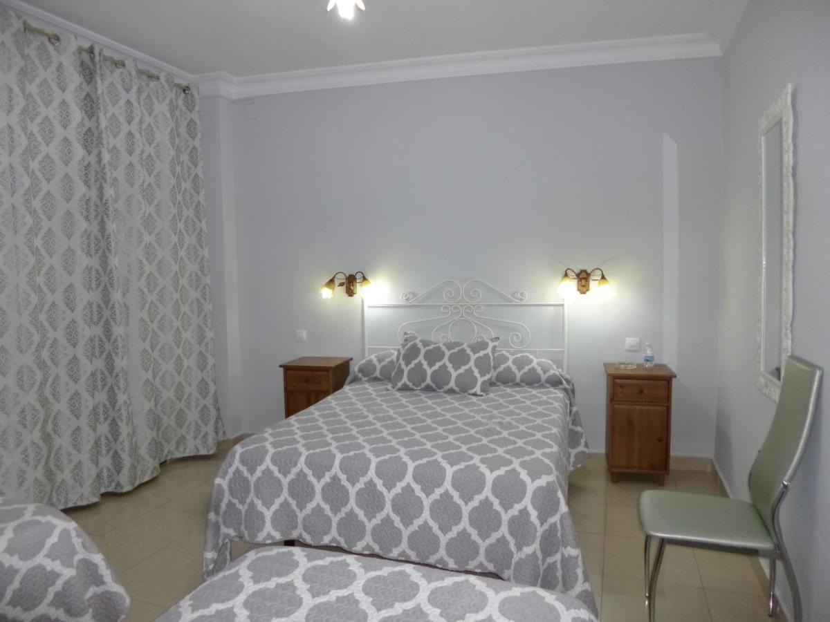 Hostal Virgen Del Rocio Los Palacios Y Villafranca Eksteriør bilde