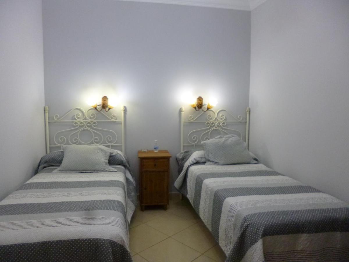 Hostal Virgen Del Rocio Los Palacios Y Villafranca Eksteriør bilde