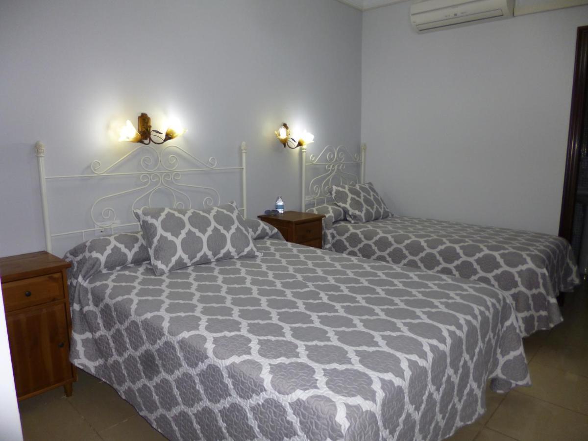 Hostal Virgen Del Rocio Los Palacios Y Villafranca Eksteriør bilde
